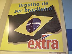 Publicidad de un supermercado brasileño con lema nacionalista.