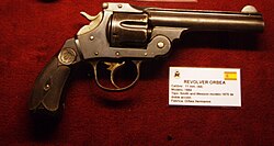 Revólver de Orbea Hermanos en el Museo Histórico Militar de Sevilla