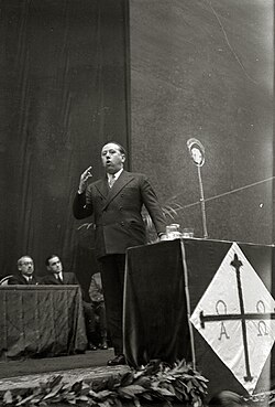 Gil-Robles durante un mitin de la CEDA en San Sebastián en 1935