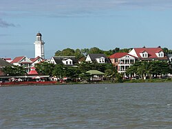 Paramaribo visto desde el cauce del río Surinam