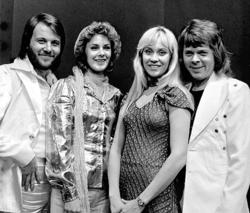 ABBA en una presentación clásica