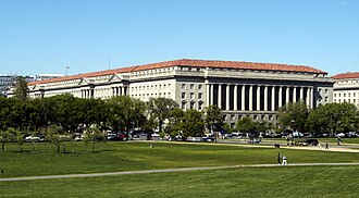 Fachada del edificio Herbert C. Hoover en Washington D. C.
