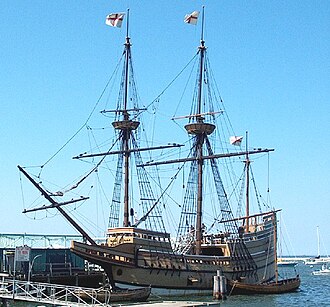 Réplica moderna del barco Mayflower II atracada en el puerto de Plymouth en Massachusetts