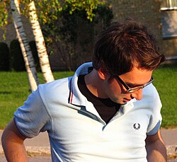 Corona triunfal empleada como logotipo de la marca Fred Perry