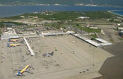 Infraestructura y pista del Aeropuerto Internacional Norman Manley en Kingston.