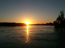 Atardecer en el Río Limay