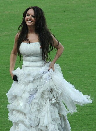 Sarah Brightman actuando en el Campeonato Mundial de Atletismo 2007