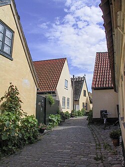 Calle histórica y arquitectura tradicional de Dragør