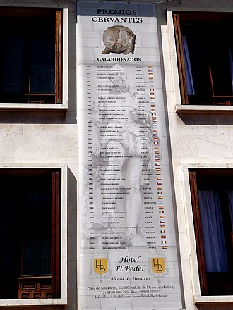Cartel publicitario con los ganadores del Premio Cervantes entre 1976 y 2016