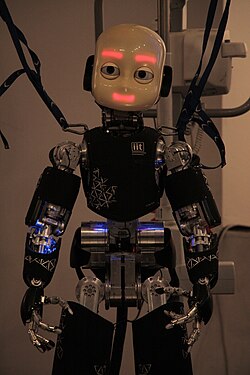 Fotografía del androide ICub