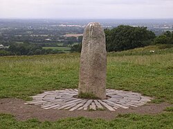 Piedra erguida en un sitio histórico de coronación