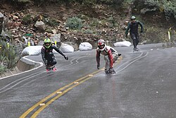 Participantes en evento de downhill