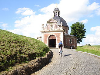 Ciclistas compitiendo en el Tour de Flandes