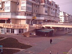 Calle peatonal en Roman, Rumania