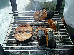 Preparación culinaria de atún a la parrilla