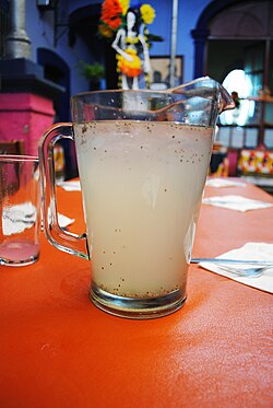 Bebida tradicional de agua fresca de chía