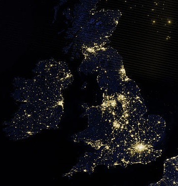 Imagen nocturna del Reino Unido en la que se pueden ver las ciudades más pobladas.