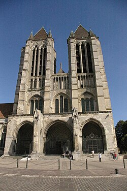Vista de la Catedral de Notre-Dame de Noyon