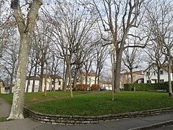 Plaza urbana de Dijon a finales del otoño