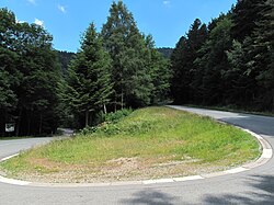 Curva de horquilla en la carretera hacia el Ballon d'Alsace