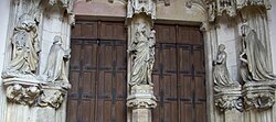Portal de la iglesia de la Chartreuse con los grupos de Claus Sluter