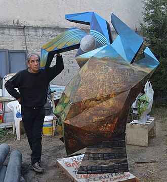 Mauricio García Vega trabajando en su taller en Ciudad Nezahualcóyotl