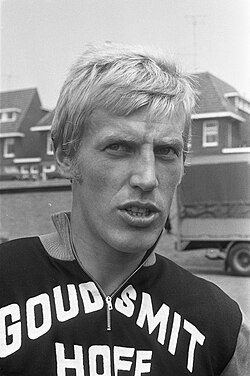Ciclista del equipo Goudsmit-Hoff en competición