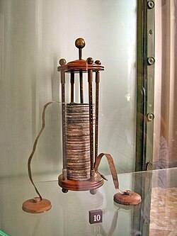 Batería eléctrica original de Volta exhibida en el museo