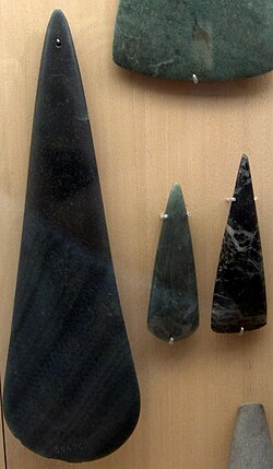 Hacha de piedra pulida