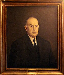 Fotografía histórica de perfil de Tomás García Figueras