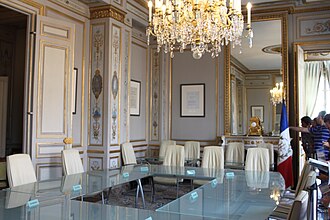 Fachada y entorno del Palacio Real de París, sede oficial del Consejo Constitucional