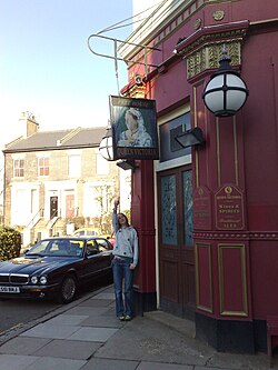Fachada del pub The Queen Victoria en Walford