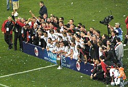 Jugadores del AC Milan celebrando un título europeo