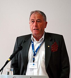 Kurt Wüthrich participando en una conferencia