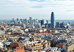 Vista parcial de Barcelona con la torre