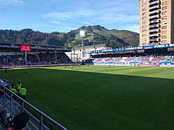 Fotografía del Estadio Municipal de Ipurúa durante un encuentro.