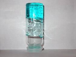Gel para el cabello en un recipiente
