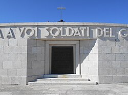 Detalle del Sacrario militare del Monte Grappa