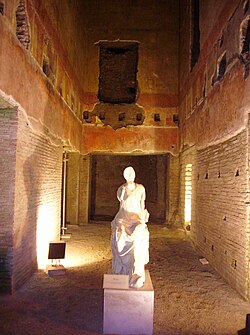 Estatua de una musa expuesta en el interior de la Domus Aurea tras su reapertura
