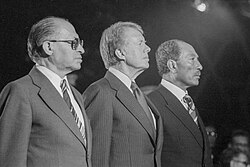 Menájem Beguin, Jimmy Carter y Anwar el-Sadat reunidos en Camp David en septiembre de 1978.