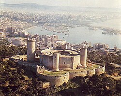 Vista del castillo de Bellver y Palma