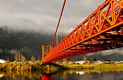 Puente Presidente Ibáñez cruzando el río Aysén