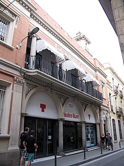 Fachada del Lliure de Gràcia en la calle Montseny de Barcelona