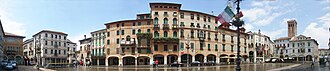 Vista de la Piazza della Liberta en Bassano del Grappa