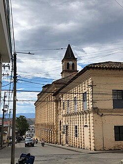 Curia episcopal junto a la catedral de Garzón