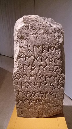Estela con texto en idioma ibérico