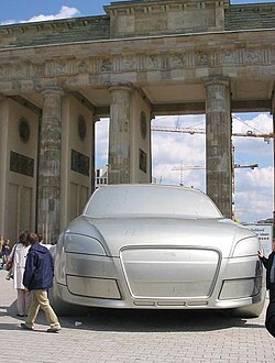 Escultura de un automóvil