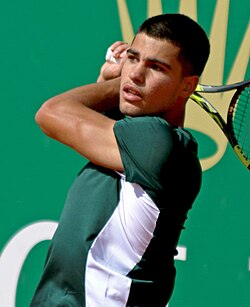 Carlos Alcaraz celebrando un título en el torneo
