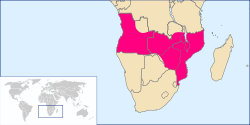 Mapa rosado que muestra las reclamaciones territoriales portuguesas en África