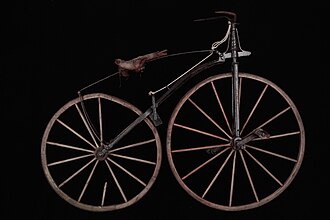 Velocípedo de Michaux con horquilla recta y frenos